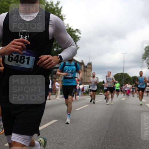 29.06.2025 - hella hamburg halbmarathon Yannick Fuchs http://msf.ph/oto/8246977 29.06.2025 10:47:45 20KM 1030, 1151, 1267, 1422, 1502, 1727, 1870, 2058, 2070, 2354, 2518, 2630, 3096, 3819, 5020, 5259, 5638, 5866, 6294, 6481, 6511, 6512, 6629, 6762, 6877, 6942, 7274, 7395, 7918, 8285, 8335, 8447, 9380, 9791, 9922, 10891, 11068, 11844, 12321, 12379, 12607, 12632, 12909, 13032, 13033, 13397, 13794, 13865, 13912, 13997, 14702, 15146, 15441, 15502, 15838, 15856, 15946, 16477, 16780, 17348, 17482, 18134, 18143, 18418, 18487, 18514, 18612 meine-sportfotos.de