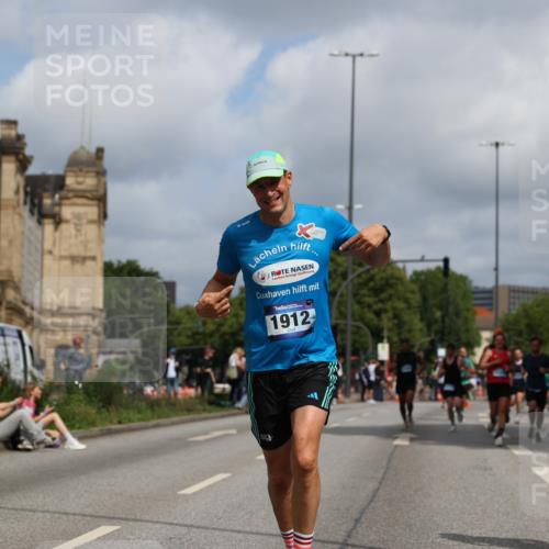 29.06.2025 - hella hamburg halbmarathon Yannick Fuchs http://msf.ph/oto/8246980 29.06.2025 10:35:15 20KM 1677, 1882, 1912, 2324, 2568, 2949, 3332, 4843, 4889, 5007, 5014, 5026, 5050, 5410, 5745, 5916, 6080, 6429, 7080, 7284, 8074, 8370, 8465, 8629, 8966, 9979, 10369, 10934, 10968, 10978, 11767, 11959, 12365, 13029, 13158, 13667, 14092, 14820, 15164, 15493, 15542, 15689, 16201, 16249, 16347, 16599, 17214, 17620, 17724, 17971, 18173, 18192, 18399 meine-sportfotos.de
