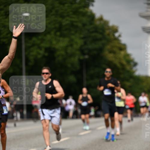 29.06.2025 - hella hamburg halbmarathon Dr. Thomas Lammeyer http://msf.ph/oto/8246989 29.06.2025 10:14:16 Kennedybrücke 1052, 1186, 1456, 1483, 1513, 1573, 4389, 7058, 7250, 7685, 8090, 8685, 8890, 9681, 9816, 9988, 11027, 11180 meine-sportfotos.de