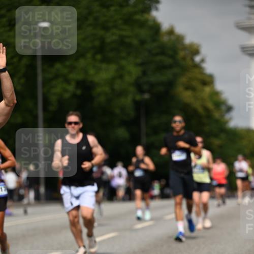 29.06.2025 - hella hamburg halbmarathon Dr. Thomas Lammeyer http://msf.ph/oto/8247012 29.06.2025 10:14:16 Kennedybrücke 1052, 1186, 1456, 1483, 1513, 1573, 4389, 7058, 7250, 7685, 8090, 8685, 8890, 9681, 9816, 9988, 11027, 11180 meine-sportfotos.de