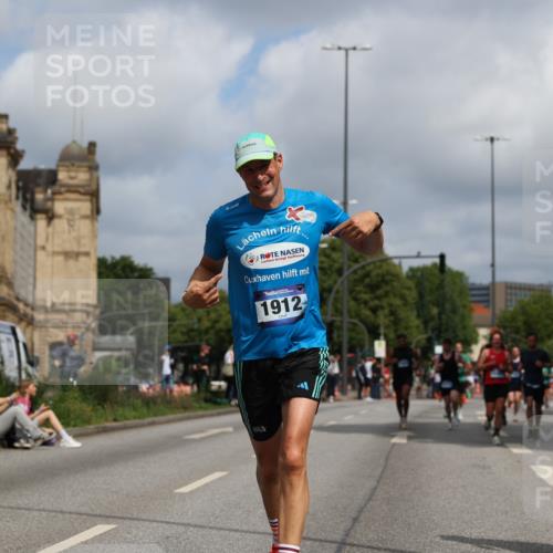 29.06.2025 - hella hamburg halbmarathon Yannick Fuchs http://msf.ph/oto/8247013 29.06.2025 10:35:15 20KM 1677, 1882, 1912, 2324, 2568, 2949, 3332, 4843, 4889, 5007, 5014, 5026, 5050, 5410, 5745, 5916, 6080, 6429, 7080, 7284, 8074, 8370, 8465, 8629, 8966, 9979, 10369, 10934, 10968, 10978, 11767, 11959, 12365, 13029, 13158, 13667, 14092, 14820, 15164, 15493, 15542, 15689, 16201, 16249, 16347, 16599, 17214, 17620, 17724, 17971, 18173, 18192, 18399 meine-sportfotos.de