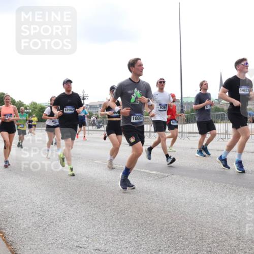 29.06.2025 - hella hamburg halbmarathon Lena Gebhardt http://msf.ph/oto/8247025 29.06.2025 10:34:01 Lombardsbrücke 1189, 1275, 1417, 1705, 1787, 1896, 2265, 2342, 2464, 2482, 2496, 2526, 2776, 2933, 3145, 3170, 3264, 3340, 3345, 3560, 3829, 3848, 4361, 4433, 4449, 4479, 4696, 4807, 4824, 4826, 4942, 5075, 5096, 5141, 5557, 5561, 5566, 5569, 5584, 5691, 5821, 5822, 5887, 6109, 6364, 6515, 6516, 6854, 6956, 6999, 7027, 7324, 7329, 7565, 7653, 8021, 8157, 8202, 8277, 8282, 8349, 8375, 8377, 8383, 8401, 9094, 9234, 9438, 9799, 9875, 9995, 10007, 10071, 10360, 10561, 11811 meine-sportfotos.de