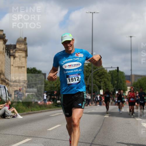 29.06.2025 - hella hamburg halbmarathon Yannick Fuchs http://msf.ph/oto/8247037 29.06.2025 10:35:15 20KM 1677, 1882, 1912, 2324, 2568, 2949, 3332, 4843, 4889, 5007, 5014, 5026, 5050, 5410, 5745, 5916, 6080, 6429, 7080, 7284, 8074, 8370, 8465, 8629, 8966, 9979, 10369, 10934, 10968, 10978, 11767, 11959, 12365, 13029, 13158, 13667, 14092, 14820, 15164, 15493, 15542, 15689, 16201, 16249, 16347, 16599, 17214, 17620, 17724, 17971, 18173, 18192, 18399 meine-sportfotos.de