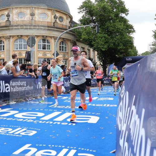 29.06.2025 - hella hamburg halbmarathon Strokosch-Dieckow http://msf.ph/oto/8247050 29.06.2025 10:39:02 Ziel 1164, 1445, 1803, 2262, 3136, 4359, 4759, 6682, 6686, 6687, 11447, 11619, 12137, 13137, 15556, 15561, 15873, 16656, 16820, 18547, 18734, 19151 meine-sportfotos.de