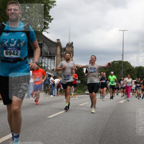 29.06.2025 - hella hamburg halbmarathon Yannick Fuchs http://msf.ph/oto/8247054 29.06.2025 10:47:46 20KM 1030, 1151, 1267, 1422, 1502, 1727, 1870, 2058, 2070, 2354, 2518, 2630, 3096, 3819, 5020, 5259, 5638, 5866, 6294, 6374, 6481, 6511, 6512, 6629, 6762, 6942, 7274, 7395, 7918, 8285, 8335, 8394, 8447, 9380, 9791, 9922, 10891, 11068, 11430, 11844, 12321, 12379, 12607, 12632, 12909, 13032, 13033, 13397, 13794, 13865, 13912, 13997, 14702, 15146, 15441, 15502, 15838, 15856, 15946, 16477, 16780, 17348, 17482, 18143, 18308, 18418, 18487, 18514, 18612 meine-sportfotos.de
