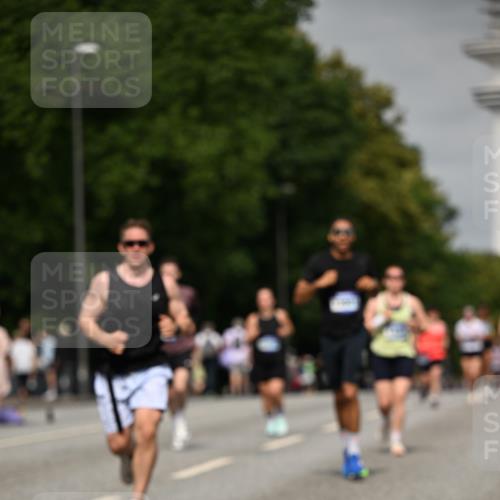 29.06.2025 - hella hamburg halbmarathon Dr. Thomas Lammeyer http://msf.ph/oto/8247058 29.06.2025 10:14:16 Kennedybrücke 1052, 1186, 1456, 1483, 1513, 1573, 4389, 7058, 7250, 7685, 8090, 8685, 8890, 9681, 9816, 9988, 11027, 11180 meine-sportfotos.de
