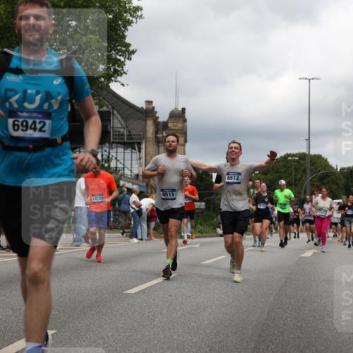 29.06.2025 - hella hamburg halbmarathon Yannick Fuchs http://msf.ph/oto/8247068 29.06.2025 10:47:46 20KM 1030, 1151, 1267, 1422, 1502, 1727, 1870, 2058, 2070, 2354, 2518, 2630, 3096, 3819, 5020, 5259, 5638, 5866, 6294, 6374, 6481, 6511, 6512, 6629, 6762, 6942, 7274, 7395, 7918, 8285, 8335, 8394, 8447, 9380, 9791, 9922, 10891, 11068, 11430, 11844, 12321, 12379, 12607, 12632, 12909, 13032, 13033, 13397, 13794, 13865, 13912, 13997, 14702, 15146, 15441, 15502, 15838, 15856, 15946, 16477, 16780, 17348, 17482, 18143, 18308, 18418, 18487, 18514, 18612 meine-sportfotos.de