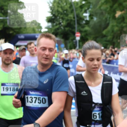 29.06.2025 - hella hamburg halbmarathon Zöllner http://msf.ph/oto/8247074 29.06.2025 10:57:22 Ziel 2417, 2676, 4940, 5926, 6272, 8585, 9450, 9577, 9934, 10383, 11590, 12014, 12590, 13664, 15229, 15664, 16625, 17660, 17779, 17848, 17993 meine-sportfotos.de