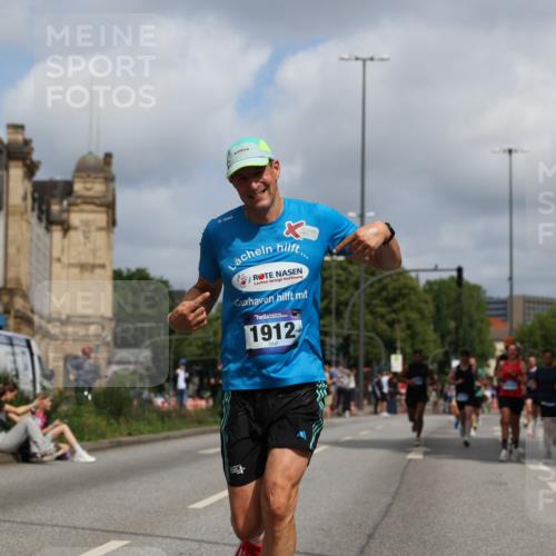 29.06.2025 - hella hamburg halbmarathon Yannick Fuchs http://msf.ph/oto/8247084 29.06.2025 10:35:15 20KM 1677, 1882, 1912, 2324, 2568, 2949, 3332, 4843, 4889, 5007, 5014, 5026, 5050, 5410, 5745, 5916, 6080, 6429, 7080, 7284, 8074, 8370, 8465, 8629, 8966, 9979, 10369, 10934, 10968, 10978, 11767, 11959, 12365, 13029, 13158, 13667, 14092, 14820, 15164, 15493, 15542, 15689, 16201, 16249, 16347, 16599, 17214, 17620, 17724, 17971, 18173, 18192, 18399 meine-sportfotos.de
