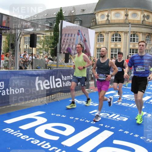 29.06.2025 - hella hamburg halbmarathon Michael Strokosch http://msf.ph/oto/8247097 29.06.2025 10:49:32 Ziel 1342, 1476, 2592, 2596, 2878, 8437, 8689, 8813, 11339, 11340, 11779, 12094, 12670, 13233, 13269, 14838, 15784, 15857, 15894, 15966, 16114, 16592, 16891, 18476, 18887, 18960 meine-sportfotos.de