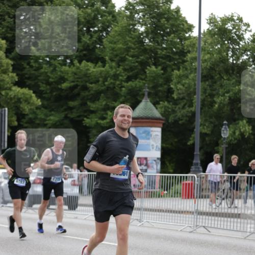 29.06.2025 - hella hamburg halbmarathon Jannik Wohlers http://msf.ph/oto/8247104 29.06.2025 10:30:38 Lombardsbrücke 1773, 2097, 2268, 3131, 4561, 6195, 6620, 6787, 7351, 8757, 9576, 10989, 11981, 11988, 12384, 12627, 14095, 14803, 15466, 15589, 17224, 17463, 17509, 17742, 17966, 19052, 19226 meine-sportfotos.de