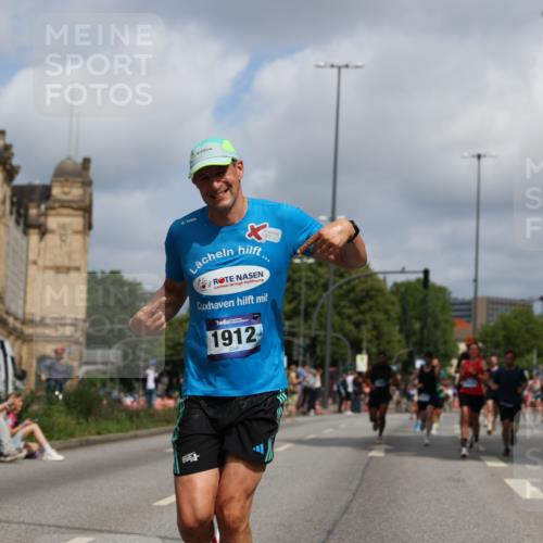 29.06.2025 - hella hamburg halbmarathon Yannick Fuchs http://msf.ph/oto/8247111 29.06.2025 10:35:15 20KM 1677, 1882, 1912, 2324, 2568, 2949, 3332, 4843, 4889, 5007, 5014, 5026, 5050, 5410, 5745, 5916, 6080, 6429, 7080, 7284, 8074, 8370, 8465, 8629, 8966, 9979, 10369, 10934, 10968, 10978, 11767, 11959, 12365, 13029, 13158, 13667, 14092, 14820, 15164, 15493, 15542, 15689, 16201, 16249, 16347, 16599, 17214, 17620, 17724, 17971, 18173, 18192, 18399 meine-sportfotos.de