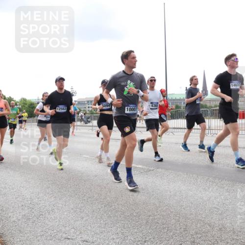 29.06.2025 - hella hamburg halbmarathon Lena Gebhardt http://msf.ph/oto/8247116 29.06.2025 10:34:01 Lombardsbrücke 1189, 1275, 1417, 1705, 1787, 1896, 2265, 2342, 2464, 2482, 2496, 2526, 2776, 2933, 3145, 3170, 3264, 3340, 3345, 3560, 3829, 3848, 4361, 4433, 4449, 4479, 4696, 4807, 4824, 4826, 4942, 5075, 5096, 5141, 5557, 5561, 5566, 5569, 5584, 5691, 5821, 5822, 5887, 6109, 6364, 6515, 6516, 6854, 6956, 6999, 7027, 7324, 7329, 7565, 7653, 8021, 8157, 8202, 8277, 8282, 8349, 8375, 8377, 8383, 8401, 9094, 9234, 9438, 9799, 9875, 9995, 10007, 10071, 10360, 10561, 11811 meine-sportfotos.de