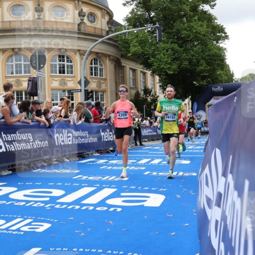 29.06.2025 - hella hamburg halbmarathon Strokosch-Dieckow http://msf.ph/oto/8247129 29.06.2025 10:39:03 Ziel 1164, 1445, 1803, 2262, 3136, 4359, 4759, 6682, 6686, 6687, 11447, 11619, 12137, 15556, 15561, 15873, 16656, 16820, 18149, 18547, 18734, 19151 meine-sportfotos.de