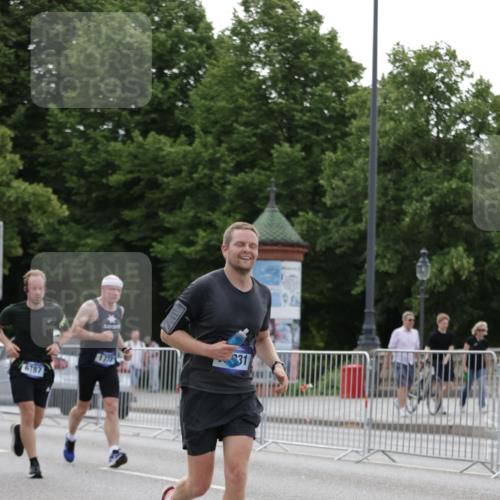 29.06.2025 - hella hamburg halbmarathon Jannik Wohlers http://msf.ph/oto/8247138 29.06.2025 10:30:38 Lombardsbrücke 1773, 2097, 2268, 3131, 4561, 6195, 6620, 6787, 7351, 8757, 9576, 10989, 11981, 11988, 12384, 12627, 14095, 14803, 15466, 15589, 17224, 17463, 17509, 17742, 17966, 19052, 19226 meine-sportfotos.de