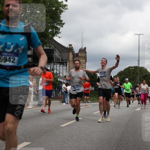 29.06.2025 - hella hamburg halbmarathon Yannick Fuchs http://msf.ph/oto/8247142 29.06.2025 10:47:46 20KM 1030, 1151, 1267, 1422, 1502, 1727, 1870, 2058, 2070, 2354, 2518, 2630, 3096, 3819, 5020, 5259, 5638, 5866, 6294, 6374, 6481, 6511, 6512, 6629, 6762, 6942, 7274, 7395, 7918, 8285, 8335, 8394, 8447, 9380, 9791, 9922, 10891, 11068, 11430, 11844, 12321, 12379, 12607, 12632, 12909, 13032, 13033, 13397, 13794, 13865, 13912, 13997, 14702, 15146, 15441, 15502, 15838, 15856, 15946, 16477, 16780, 17348, 17482, 18143, 18308, 18418, 18487, 18514, 18612 meine-sportfotos.de
