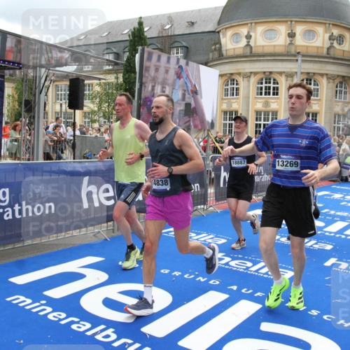 29.06.2025 - hella hamburg halbmarathon Michael Strokosch http://msf.ph/oto/8247165 29.06.2025 10:49:32 Ziel 1342, 1476, 2592, 2596, 2878, 8437, 8689, 8813, 11339, 11340, 11779, 12094, 12670, 13233, 13269, 14838, 15784, 15857, 15894, 15966, 16114, 16592, 16891, 18476, 18887, 18960 meine-sportfotos.de