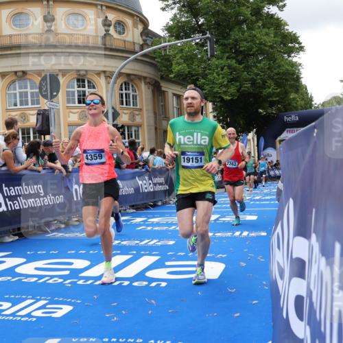 29.06.2025 - hella hamburg halbmarathon Strokosch-Dieckow http://msf.ph/oto/8247174 29.06.2025 10:39:04 Ziel 1164, 1445, 1803, 2262, 3136, 3282, 4359, 4759, 6682, 6686, 6687, 11447, 11619, 12137, 15556, 15561, 15873, 16656, 16820, 18149, 18547, 18734, 19151 meine-sportfotos.de
