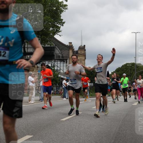 29.06.2025 - hella hamburg halbmarathon Yannick Fuchs http://msf.ph/oto/8247189 29.06.2025 10:47:46 20KM 1030, 1151, 1267, 1422, 1502, 1727, 1870, 2058, 2070, 2354, 2518, 2630, 3096, 3819, 5020, 5259, 5638, 5866, 6294, 6374, 6481, 6511, 6512, 6629, 6762, 6942, 7274, 7395, 7918, 8285, 8335, 8394, 8447, 9380, 9791, 9922, 10891, 11068, 11430, 11844, 12321, 12379, 12607, 12632, 12909, 13032, 13033, 13397, 13794, 13865, 13912, 13997, 14702, 15146, 15441, 15502, 15838, 15856, 15946, 16477, 16780, 17348, 17482, 18143, 18308, 18418, 18487, 18514, 18612 meine-sportfotos.de