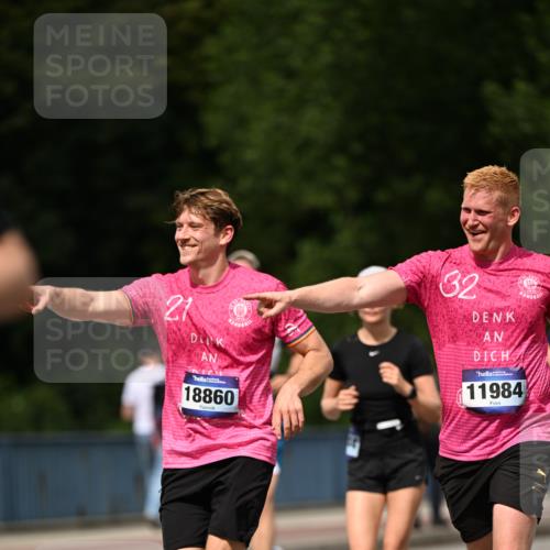 29.06.2025 - hella hamburg halbmarathon Dr. Thomas Lammeyer http://msf.ph/oto/8247195 29.06.2025 10:34:43 Kennedybrücke 1773, 2097, 2302, 2505, 2569, 6556, 6620, 6626, 7071, 7351, 7517, 8792, 9095, 9576, 9830, 9937, 10322, 10989, 10996 meine-sportfotos.de