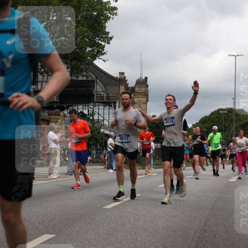 29.06.2025 - hella hamburg halbmarathon Yannick Fuchs http://msf.ph/oto/8247200 29.06.2025 10:47:46 20KM 1030, 1151, 1267, 1422, 1502, 1727, 1870, 2058, 2070, 2354, 2518, 2630, 3096, 3819, 5020, 5259, 5638, 5866, 6294, 6374, 6481, 6511, 6512, 6629, 6762, 6942, 7274, 7395, 7918, 8285, 8335, 8394, 8447, 9380, 9791, 9922, 10891, 11068, 11430, 11844, 12321, 12379, 12607, 12632, 12909, 13032, 13033, 13397, 13794, 13865, 13912, 13997, 14702, 15146, 15441, 15502, 15838, 15856, 15946, 16477, 16780, 17348, 17482, 18143, 18308, 18418, 18487, 18514, 18612 meine-sportfotos.de