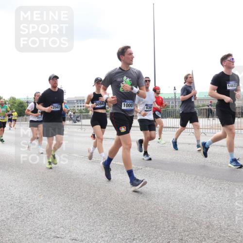 29.06.2025 - hella hamburg halbmarathon Lena Gebhardt http://msf.ph/oto/8247203 29.06.2025 10:34:02 Lombardsbrücke 1189, 1275, 1417, 1672, 1705, 1787, 1896, 2265, 2342, 2464, 2482, 2496, 2526, 2776, 2801, 2933, 3145, 3170, 3264, 3340, 3345, 3560, 3829, 3848, 4361, 4433, 4449, 4479, 4696, 4807, 4824, 4826, 4942, 5075, 5096, 5141, 5557, 5561, 5566, 5569, 5584, 5691, 5821, 5822, 5887, 6105, 6109, 6364, 6515, 6516, 6854, 6956, 7027, 7324, 7329, 7565, 7653, 8021, 8157, 8202, 8277, 8282, 8349, 8375, 8377, 8383, 8401, 8965, 9094, 9234, 9438, 9799, 9875, 9995, 10007, 10071, 10360, 10561, 11811 meine-sportfotos.de