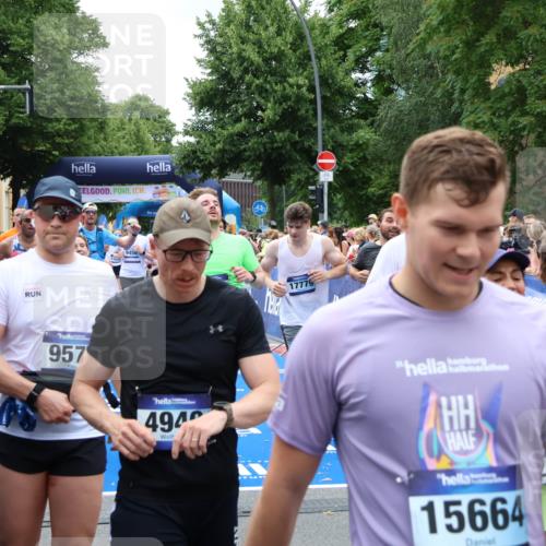 29.06.2025 - hella hamburg halbmarathon Zöllner http://msf.ph/oto/8247213 29.06.2025 10:57:24 Ziel 2417, 2676, 5926, 6272, 8585, 9450, 9727, 9934, 10383, 12014, 12590, 13664, 15229, 16625, 16830, 17160, 17779, 17848 meine-sportfotos.de