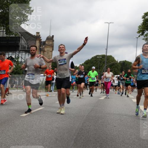 29.06.2025 - hella hamburg halbmarathon Yannick Fuchs http://msf.ph/oto/8247269 29.06.2025 10:47:47 20KM 1030, 1151, 1267, 1422, 1502, 1727, 1870, 2058, 2070, 2354, 2518, 2630, 3096, 3819, 5020, 5259, 5638, 5866, 6294, 6374, 6481, 6511, 6512, 6629, 6762, 6942, 7274, 7395, 7478, 7918, 8285, 8335, 8394, 8447, 9380, 9791, 9922, 10891, 11068, 11430, 11844, 12321, 12379, 12607, 12632, 12909, 13032, 13033, 13397, 13794, 13865, 13912, 14702, 15146, 15441, 15502, 15838, 15856, 15946, 16477, 16780, 17348, 17482, 18143, 18308, 18418, 18487, 18514, 18612, 19067 meine-sportfotos.de