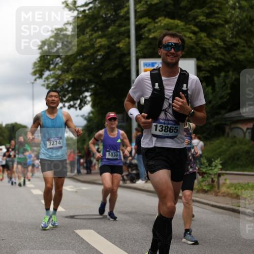 29.06.2025 - hella hamburg halbmarathon Yannick Fuchs http://msf.ph/oto/8247303 29.06.2025 10:47:47 20KM 1030, 1151, 1267, 1422, 1502, 1727, 1870, 2058, 2070, 2354, 2518, 2630, 3096, 3819, 5020, 5259, 5638, 5866, 6294, 6374, 6481, 6511, 6512, 6629, 6762, 6942, 7274, 7395, 7478, 7918, 8285, 8335, 8394, 8447, 9380, 9791, 9922, 10891, 11068, 11430, 11844, 12321, 12379, 12607, 12632, 12909, 13032, 13033, 13397, 13794, 13865, 13912, 14702, 15146, 15441, 15502, 15838, 15856, 15946, 16477, 16780, 17348, 17482, 18143, 18308, 18418, 18487, 18514, 18612, 19067 meine-sportfotos.de