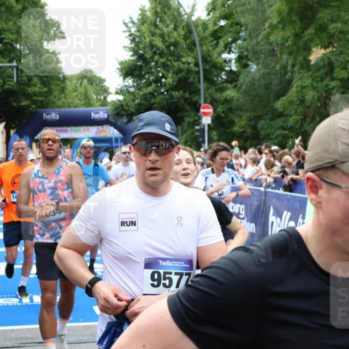 29.06.2025 - hella hamburg halbmarathon Zöllner http://msf.ph/oto/8247341 29.06.2025 10:57:26 Ziel 2417, 5926, 6272, 6281, 6302, 9450, 9727, 9934, 12014, 12590, 13394, 13664, 15695, 16625, 16830, 17160, 17779, 17828 meine-sportfotos.de