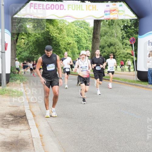 29.06.2025 - hella hamburg halbmarathon MichiJ http://msf.ph/oto/8247361 29.06.2025 10:28:33 Zwischen KM18-KM19 1975, 3626, 4565, 4766, 5709, 8319, 8933, 10968, 12372, 14077, 15689 meine-sportfotos.de