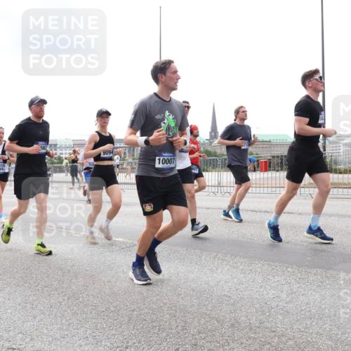 29.06.2025 - hella hamburg halbmarathon Lena Gebhardt http://msf.ph/oto/8247367 29.06.2025 10:34:02 Lombardsbrücke 1189, 1275, 1417, 1672, 1705, 1787, 1896, 2265, 2342, 2464, 2482, 2496, 2526, 2776, 2801, 2933, 3145, 3170, 3264, 3340, 3345, 3560, 3829, 3848, 4361, 4433, 4449, 4479, 4696, 4807, 4824, 4826, 4942, 5075, 5096, 5141, 5557, 5561, 5566, 5569, 5584, 5691, 5821, 5822, 5887, 6105, 6109, 6364, 6515, 6516, 6854, 6956, 7027, 7324, 7329, 7565, 7653, 8021, 8157, 8202, 8277, 8282, 8349, 8375, 8377, 8383, 8401, 8965, 9094, 9234, 9438, 9799, 9875, 9995, 10007, 10071, 10360, 10561, 11811 meine-sportfotos.de
