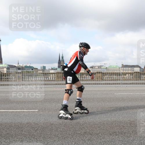 29.06.2025 - hella hamburg halbmarathon Lena Gebhardt http://msf.ph/oto/8247376 29.06.2025 09:02:41 Lombardsbrücke  meine-sportfotos.de