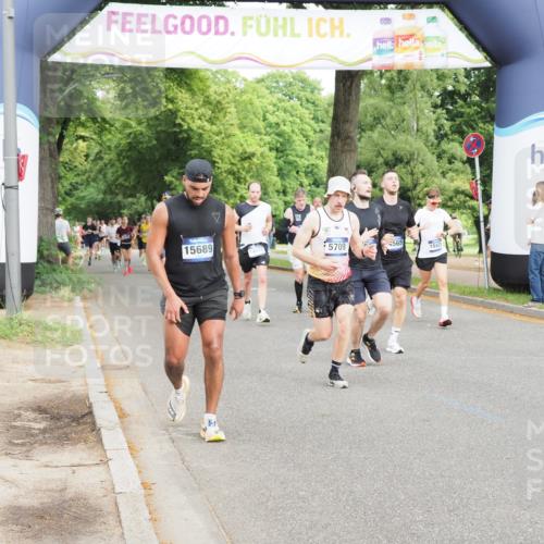 29.06.2025 - hella hamburg halbmarathon MichiJ http://msf.ph/oto/8247395 29.06.2025 10:28:34 Zwischen KM18-KM19 1975, 2972, 3626, 4565, 5709, 5803, 8319, 8933, 10968, 12372, 14077, 15421, 15689, 18979 meine-sportfotos.de