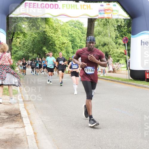 29.06.2025 - hella hamburg halbmarathon MichiJ http://msf.ph/oto/8247397 29.06.2025 10:51:17 Zwischen KM18-KM19 5354, 5365, 9680, 10694, 12211, 12212, 12837, 13184, 14313, 16872 meine-sportfotos.de