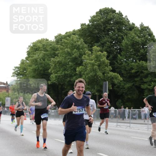 29.06.2025 - hella hamburg halbmarathon Jannik Wohlers http://msf.ph/oto/8247420 29.06.2025 10:30:40 Lombardsbrücke 1773, 2097, 2268, 3131, 4561, 6195, 6620, 6787, 7351, 8072, 8073, 8757, 9576, 10989, 11981, 11988, 12384, 12627, 14095, 14803, 15466, 15589, 17224, 17463, 17509, 17742, 17966, 19052, 19226 meine-sportfotos.de