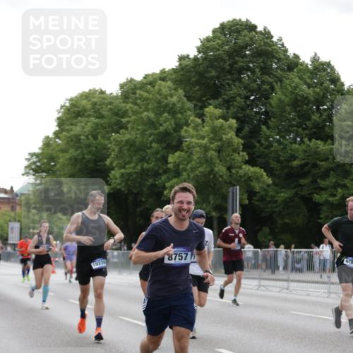29.06.2025 - hella hamburg halbmarathon Jannik Wohlers http://msf.ph/oto/8247429 29.06.2025 10:30:40 Lombardsbrücke 1773, 2097, 2268, 3131, 4561, 6195, 6620, 6787, 7351, 8072, 8073, 8757, 9576, 10989, 11981, 11988, 12384, 12627, 14095, 14803, 15466, 15589, 17224, 17463, 17509, 17742, 17966, 19052, 19226 meine-sportfotos.de