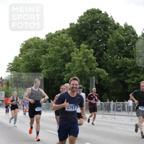 29.06.2025 - hella hamburg halbmarathon Jannik Wohlers http://msf.ph/oto/8247435 29.06.2025 10:30:40 Lombardsbrücke 1773, 2097, 2268, 3131, 4561, 6195, 6620, 6787, 7351, 8072, 8073, 8757, 9576, 10989, 11981, 11988, 12384, 12627, 14095, 14803, 15466, 15589, 17224, 17463, 17509, 17742, 17966, 19052, 19226 meine-sportfotos.de