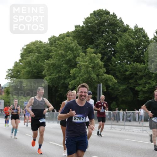 29.06.2025 - hella hamburg halbmarathon Jannik Wohlers http://msf.ph/oto/8247440 29.06.2025 10:30:40 Lombardsbrücke 1773, 2097, 2268, 3131, 4561, 6195, 6620, 6787, 7351, 8072, 8073, 8757, 9576, 10989, 11981, 11988, 12384, 12627, 14095, 14803, 15466, 15589, 17224, 17463, 17509, 17742, 17966, 19052, 19226 meine-sportfotos.de
