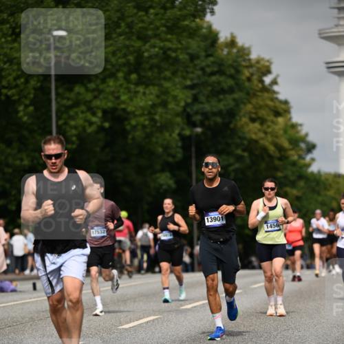 29.06.2025 - hella hamburg halbmarathon Dr. Thomas Lammeyer http://msf.ph/oto/8247443 29.06.2025 10:14:16 Kennedybrücke 1052, 1186, 1456, 1483, 1513, 1573, 4389, 7058, 7250, 7685, 8090, 8685, 8890, 9681, 9816, 9988, 11027, 11180 meine-sportfotos.de