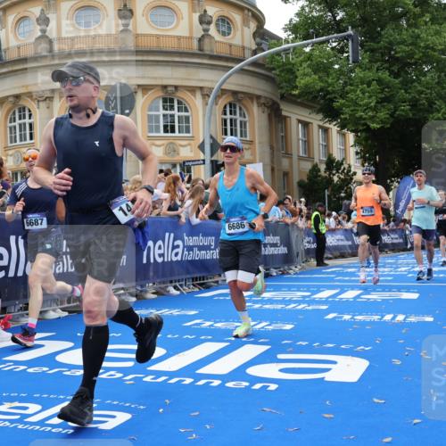 29.06.2025 - hella hamburg halbmarathon Strokosch-Dieckow http://msf.ph/oto/8247457 29.06.2025 10:39:09 Ziel 1445, 1803, 2044, 2262, 3282, 4565, 4759, 5752, 6686, 6687, 8319, 8925, 11305, 11619, 12046, 12137, 13479, 13729, 14311, 15556, 16656, 16820, 17646, 17668, 18149, 18547 meine-sportfotos.de