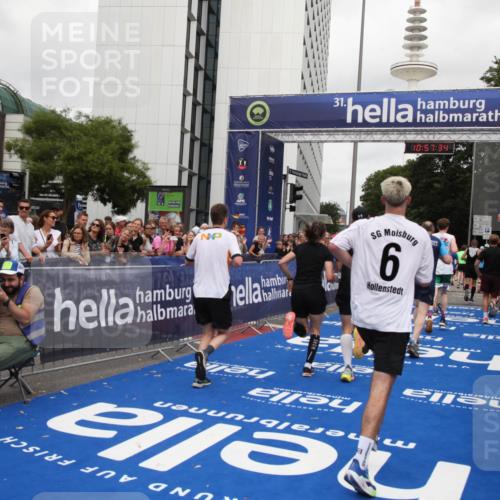 29.06.2025 - hella hamburg halbmarathon Michael Strokosch http://msf.ph/oto/8247465 29.06.2025 10:57:33 Ziel 2236, 3435, 4502, 5015, 5134, 5728, 6281, 6302, 8393, 9727, 12144, 13245, 13394, 15695, 16093, 16830, 17160, 17758, 17828 meine-sportfotos.de