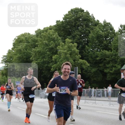 29.06.2025 - hella hamburg halbmarathon Jannik Wohlers http://msf.ph/oto/8247466 29.06.2025 10:30:40 Lombardsbrücke 1773, 2097, 2268, 3131, 4561, 6195, 6620, 6787, 7351, 8072, 8073, 8757, 9576, 10989, 11981, 11988, 12384, 12627, 14095, 14803, 15466, 15589, 17224, 17463, 17509, 17742, 17966, 19052, 19226 meine-sportfotos.de