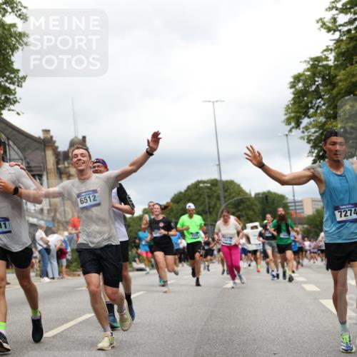 29.06.2025 - hella hamburg halbmarathon Yannick Fuchs http://msf.ph/oto/8247470 29.06.2025 10:47:47 20KM 1030, 1151, 1267, 1422, 1502, 1727, 1870, 2058, 2070, 2354, 2518, 2630, 3096, 3819, 5020, 5259, 5638, 5866, 6294, 6374, 6481, 6511, 6512, 6629, 6762, 6942, 7274, 7395, 7478, 7918, 8285, 8335, 8394, 8447, 9380, 9791, 9922, 10891, 11068, 11430, 11844, 12321, 12379, 12607, 12632, 12909, 13032, 13033, 13397, 13794, 13865, 13912, 14702, 15146, 15441, 15502, 15838, 15856, 15946, 16477, 16780, 17348, 17482, 18143, 18308, 18418, 18487, 18514, 18612, 19067 meine-sportfotos.de