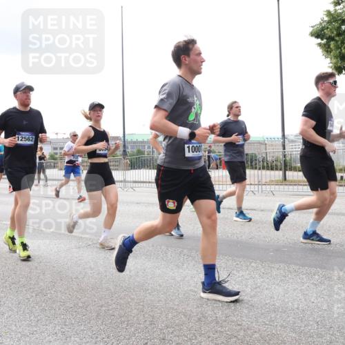 29.06.2025 - hella hamburg halbmarathon Lena Gebhardt http://msf.ph/oto/8247494 29.06.2025 10:34:02 Lombardsbrücke 1189, 1275, 1417, 1672, 1705, 1787, 1896, 2265, 2342, 2464, 2482, 2496, 2526, 2776, 2801, 2933, 3145, 3170, 3264, 3340, 3345, 3560, 3829, 3848, 4361, 4433, 4449, 4479, 4696, 4807, 4824, 4826, 4942, 5075, 5096, 5141, 5557, 5561, 5566, 5569, 5584, 5691, 5821, 5822, 5887, 6105, 6109, 6364, 6515, 6516, 6854, 6956, 7027, 7324, 7329, 7565, 7653, 8021, 8157, 8202, 8277, 8282, 8349, 8375, 8377, 8383, 8401, 8965, 9094, 9234, 9438, 9799, 9875, 9995, 10007, 10071, 10360, 10561, 11811 meine-sportfotos.de