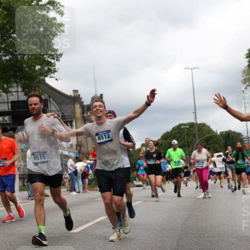 29.06.2025 - hella hamburg halbmarathon Yannick Fuchs http://msf.ph/oto/8247509 29.06.2025 10:47:47 20KM 1030, 1151, 1267, 1422, 1502, 1727, 1870, 2058, 2070, 2354, 2518, 2630, 3096, 3819, 5020, 5259, 5638, 5866, 6294, 6374, 6481, 6511, 6512, 6629, 6762, 6942, 7274, 7395, 7478, 7918, 8285, 8335, 8394, 8447, 9380, 9791, 9922, 10891, 11068, 11430, 11844, 12321, 12379, 12607, 12632, 12909, 13032, 13033, 13397, 13794, 13865, 13912, 14702, 15146, 15441, 15502, 15838, 15856, 15946, 16477, 16780, 17348, 17482, 18143, 18308, 18418, 18487, 18514, 18612, 19067 meine-sportfotos.de