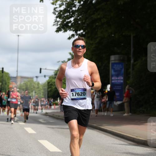 29.06.2025 - hella hamburg halbmarathon Yannick Fuchs http://msf.ph/oto/8247529 29.06.2025 10:35:16 20KM 1677, 1882, 1912, 2324, 2568, 2949, 3332, 4634, 4843, 4889, 5007, 5014, 5026, 5050, 5410, 5745, 5916, 6429, 6683, 7080, 7284, 8074, 8370, 8465, 8629, 8966, 9979, 10369, 10934, 10968, 10978, 11767, 11959, 12365, 13029, 13158, 13667, 14092, 14820, 15164, 15493, 15542, 15689, 16201, 16249, 16347, 16599, 17214, 17620, 17724, 17971, 18173, 18192, 18399 meine-sportfotos.de