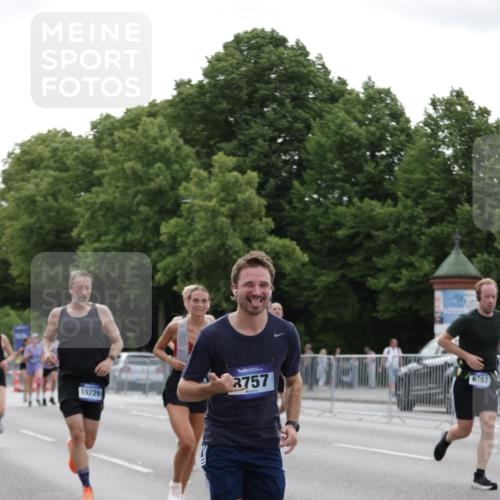 29.06.2025 - hella hamburg halbmarathon Jannik Wohlers http://msf.ph/oto/8247534 29.06.2025 10:30:40 Lombardsbrücke 1773, 2097, 2268, 3131, 4561, 6195, 6620, 6787, 7351, 8072, 8073, 8757, 9576, 10989, 11981, 11988, 12384, 12627, 14095, 14803, 15466, 15589, 17224, 17463, 17509, 17742, 17966, 19052, 19226 meine-sportfotos.de
