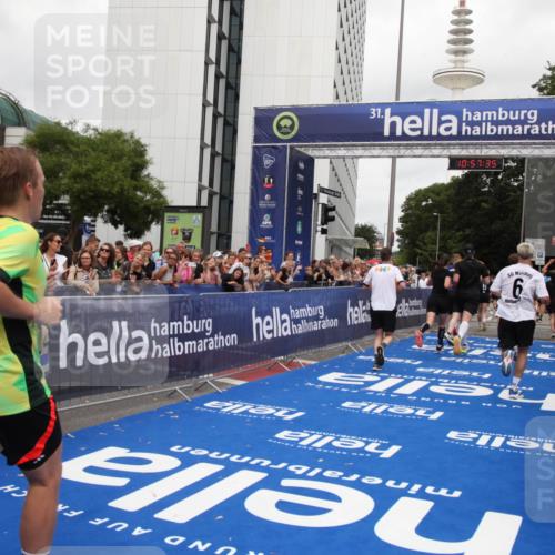 29.06.2025 - hella hamburg halbmarathon Michael Strokosch http://msf.ph/oto/8247542 29.06.2025 10:57:34 Ziel 2236, 3435, 4502, 5015, 5134, 5728, 6281, 6302, 8393, 9727, 12144, 13245, 13394, 15695, 16093, 17758, 17828 meine-sportfotos.de