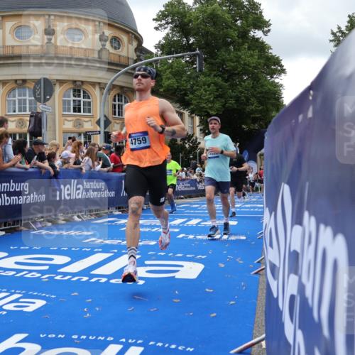 29.06.2025 - hella hamburg halbmarathon Strokosch-Dieckow http://msf.ph/oto/8247545 29.06.2025 10:39:10 Ziel 1445, 2044, 3282, 4565, 4759, 5752, 6686, 6687, 8319, 8925, 11305, 11619, 12046, 12137, 13479, 13729, 14311, 15556, 16656, 16820, 17646, 17668, 18149, 18547 meine-sportfotos.de
